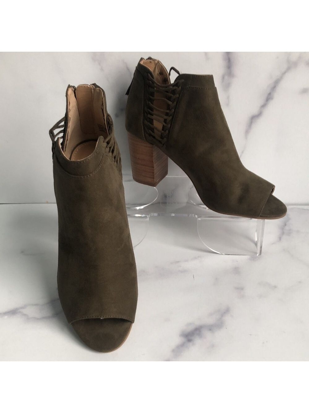 Violet & Red Arelle Opened Side Bootie Olive Size 7M NWT